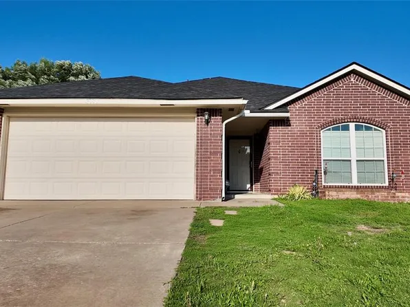 2338 Serenade Dr, Midwest City, OK 73130