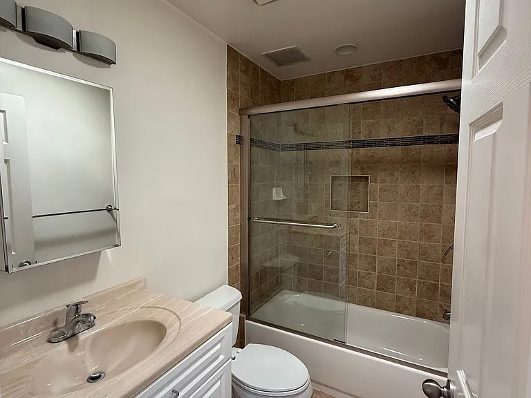 522 Washington St — Photo 10