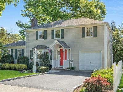 678 Millbrook Rd, River Edge, NJ, 07661
