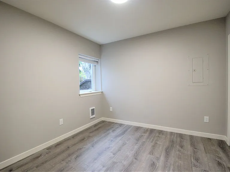 1608 E Republican St — Photo 16