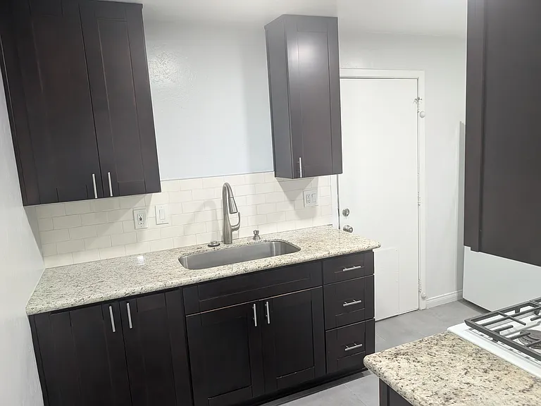 350 Maxim St — Photo 5