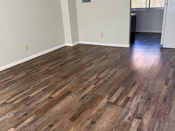 5th image of 840 N Halifax Ave #33