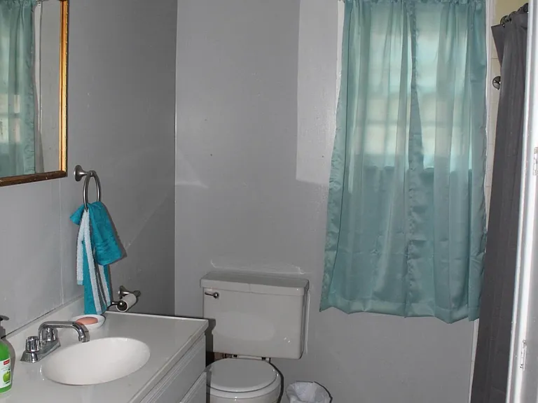 105 Moore Ave — Photo 9