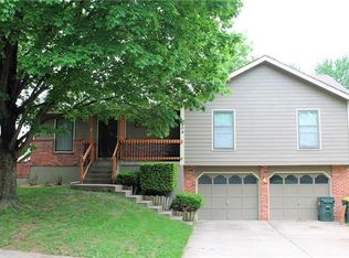 203 SE Brownfield Dr, Lees Summit, MO 64063