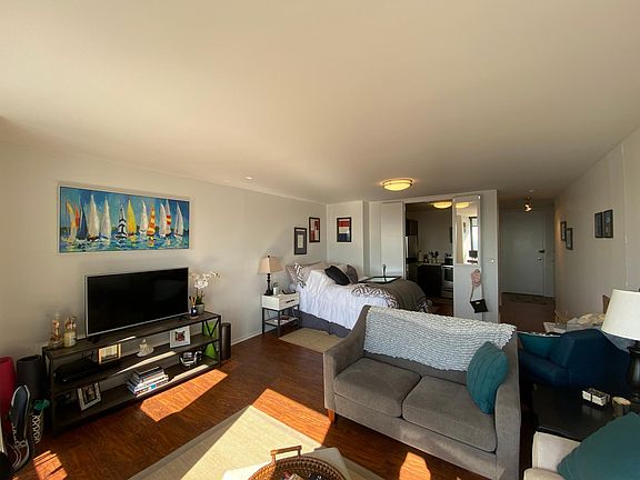 3rd image of 1660 N La Salle St #4004
