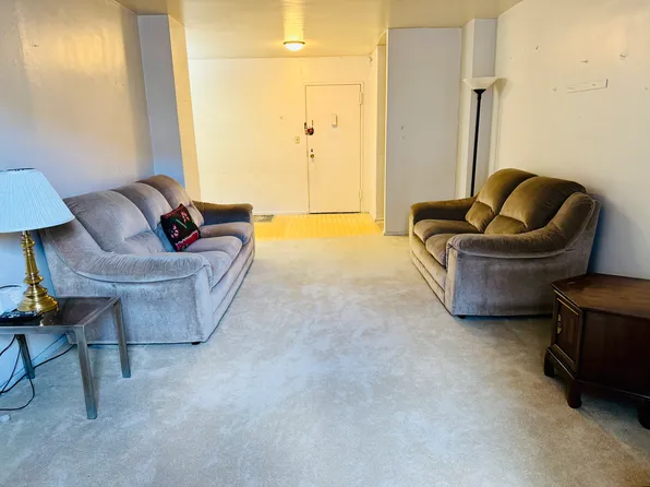 43-10 Kissena Boulevard image 3 of 21