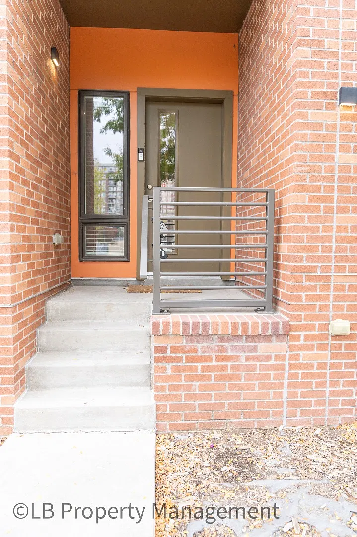 2200 Tremont Pl - 2200 Tremont Place, Unit 3 — Photo 1