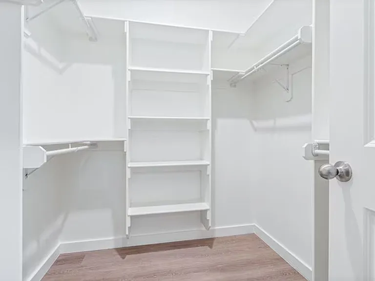 275 N Hunter St — Photo 9