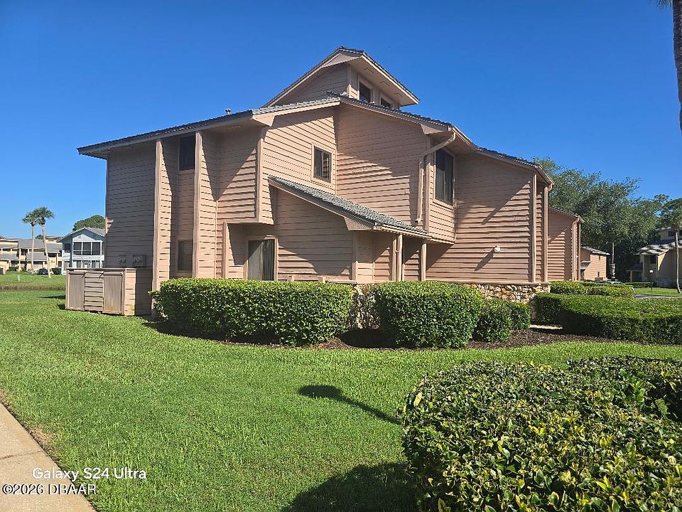 1st image of 130 Blue Heron Dr APT A