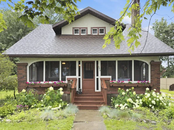406 N Gremps St, Paw Paw, MI 49079
