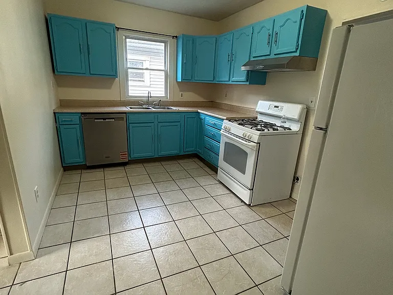 439 S G St — Photo 8