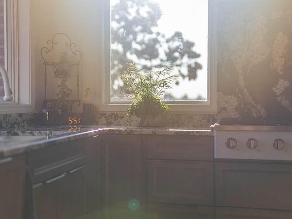 3rd image of 513 Stonehaven Drive