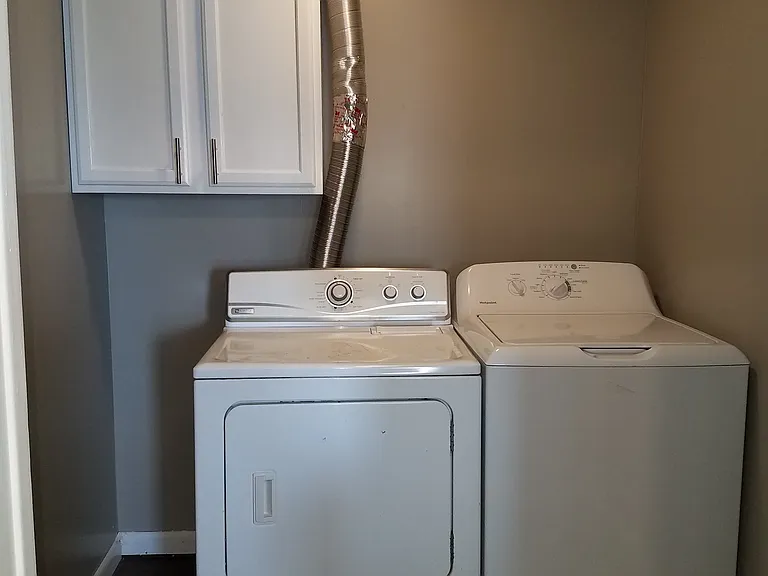 594 Jefferson St — Photo 5