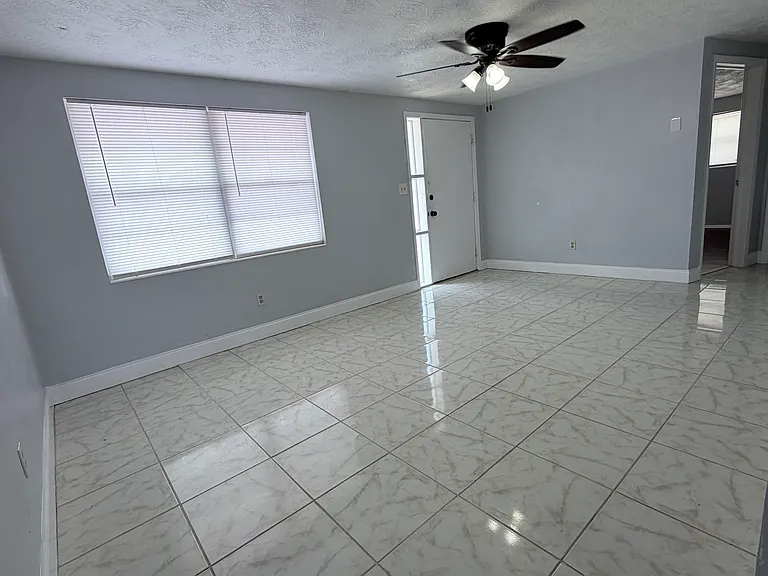 5047 Victoria Ln — Photo 5