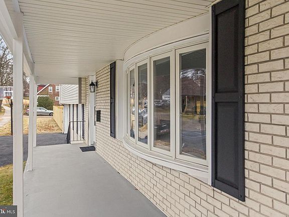 5th image of 22 Cornwall Ave