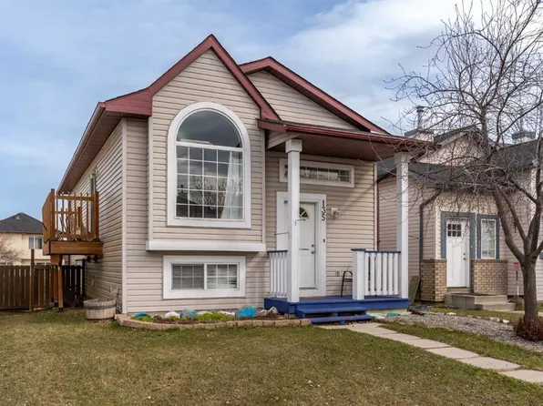 135 S Covewood Close NE, Calgary, AB T3K 4Z8
