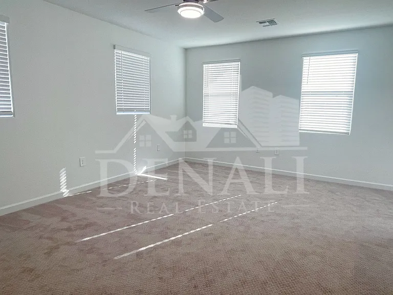 2760 W Stradling Ave — Photo 22