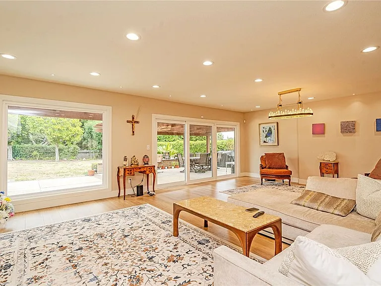 2220 Jose Way — Photo 3