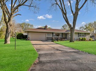 405 Thomas Dr, Sycamore, IL 60178