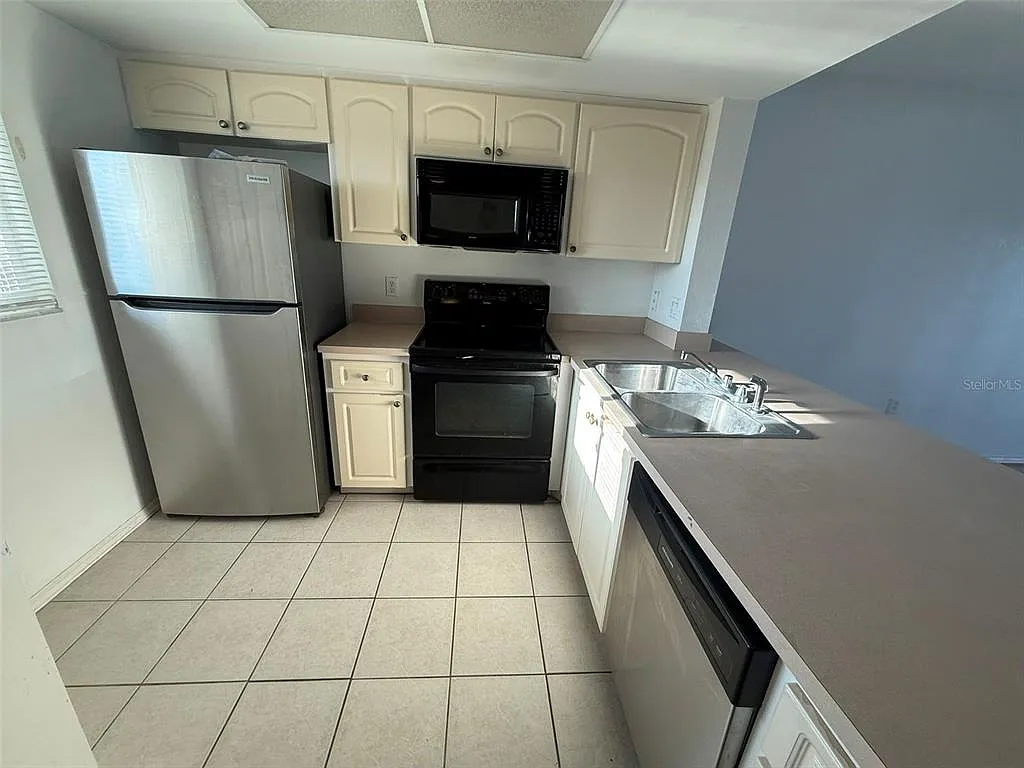 25275 Rampart Blvd — Photo 2
