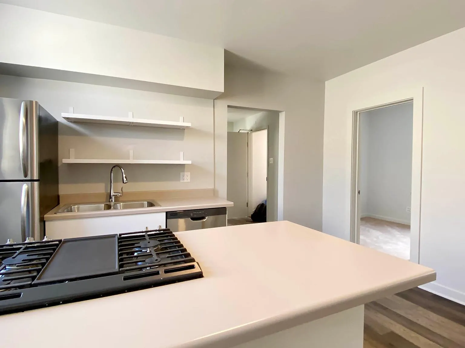 2 bed, 1100 sqft, $2,400 — Photo 2