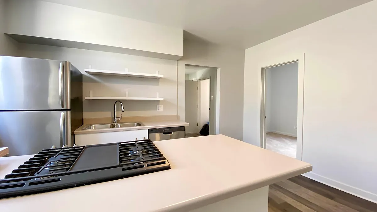 Building Photo - 3638 W Belmont Ave #2F