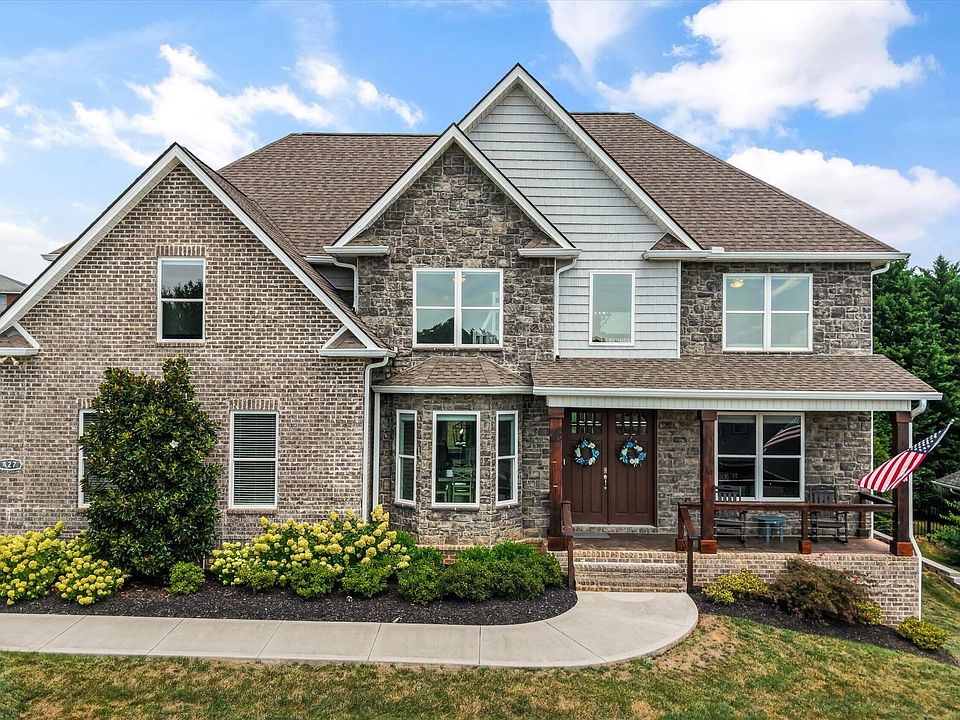 1st image of 427 Royal Oaks Dr