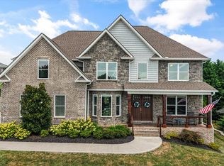 427 Royal Oaks Dr, Maryville, TN 37801