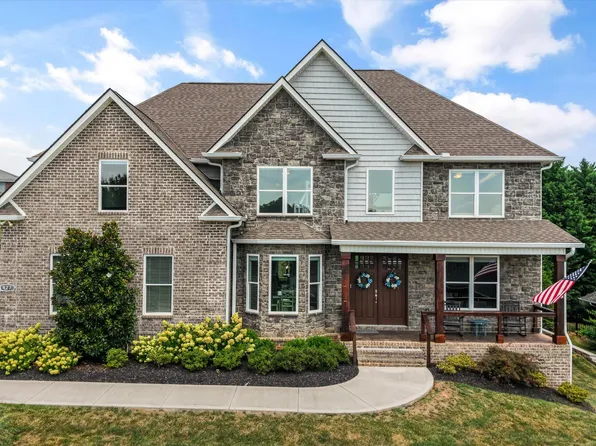 427 Royal Oaks Dr, Maryville, TN 37801
