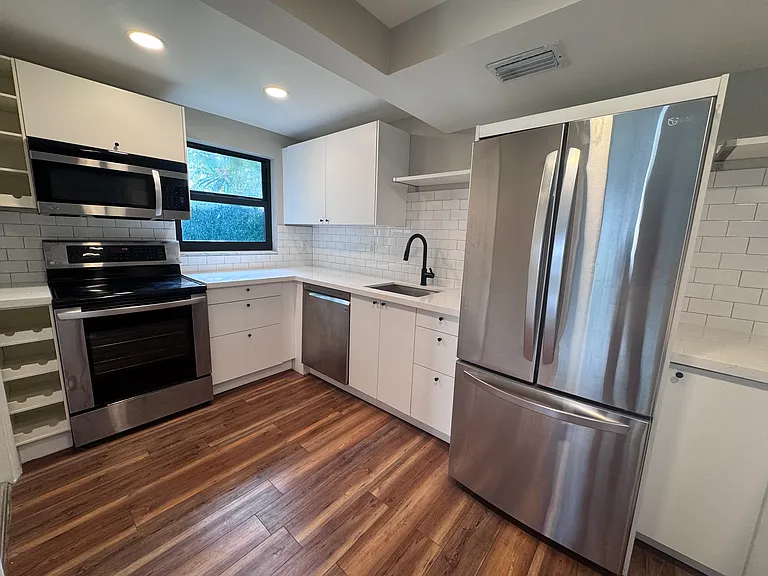 1728 NE 2nd Ave #2 — Photo 5