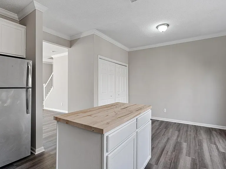 2839 Gross Ave — Photo 11