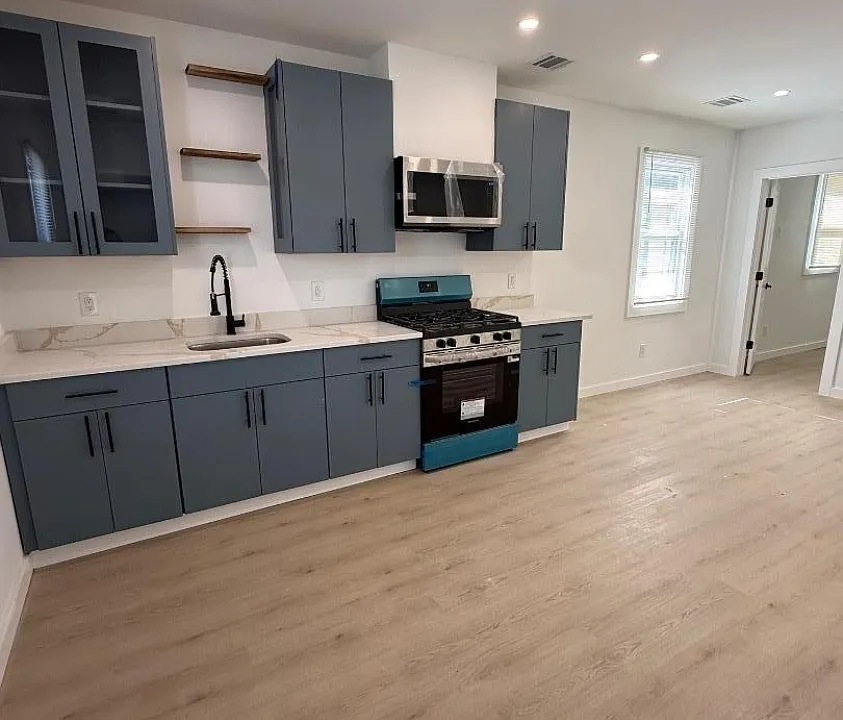 94 Broughton Ave #2A