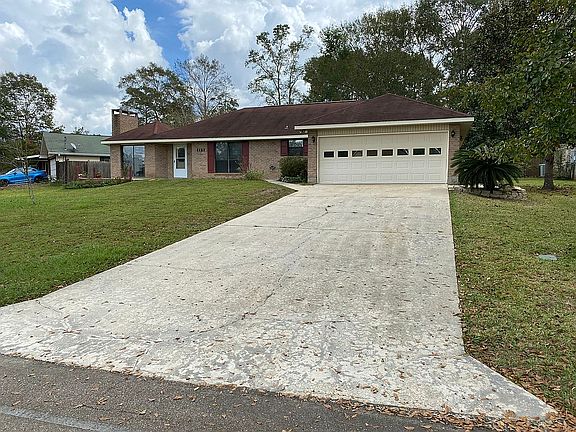 5th image of 1121 E Lakeshore Dr