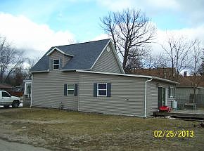2nd image of 208 W Lake St