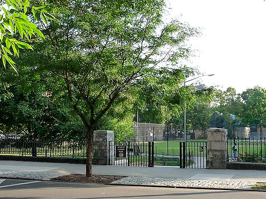 Rented by Perry Associates NYC Inc | media 43