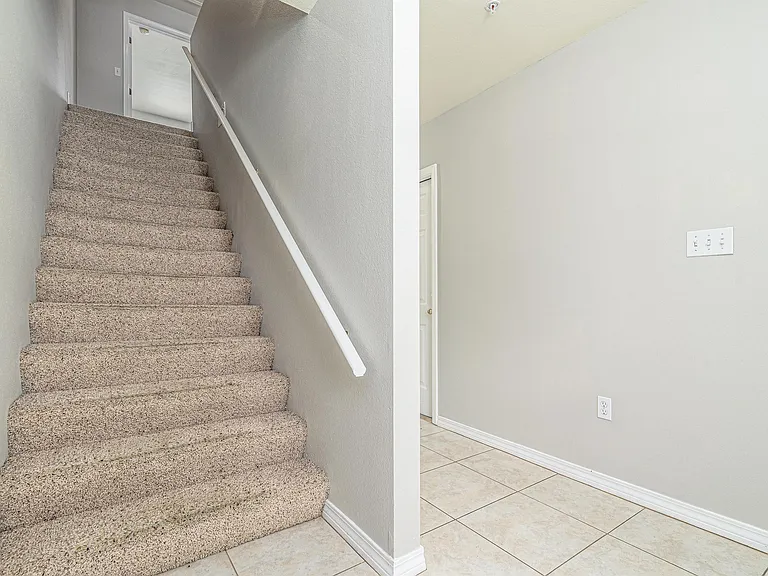 100 Corwin Dr — Photo 5