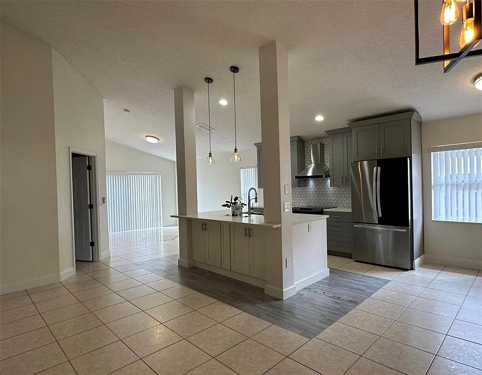 4 bed, 2.0 bath, 1620 sqft, $2,700 — Photo 4