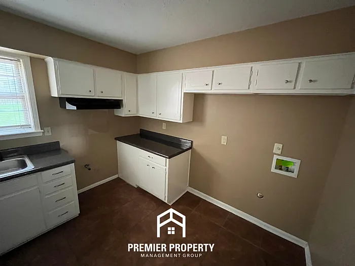 1360 Winfield Rd — Photo 10