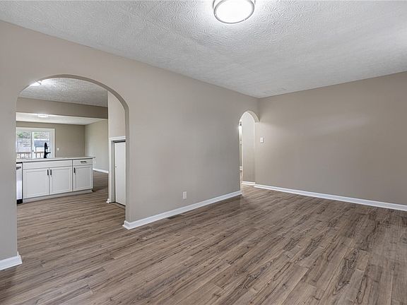 4th image of 9986 Arch St