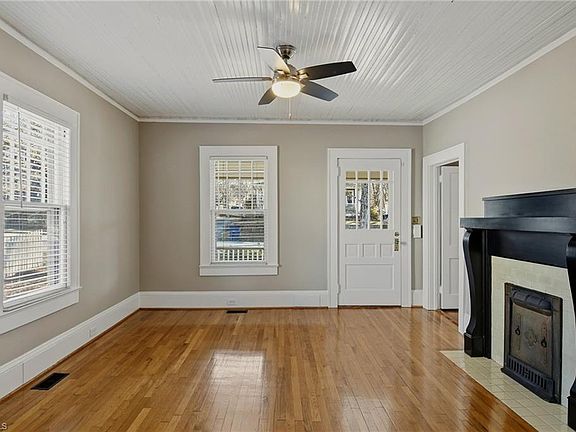 4th image of 634 Brent St