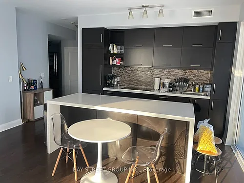 1080 Bay St #510 Photo 1