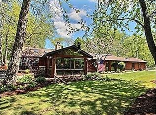 3117 Sylvester Dr, Hartland, WI 53029