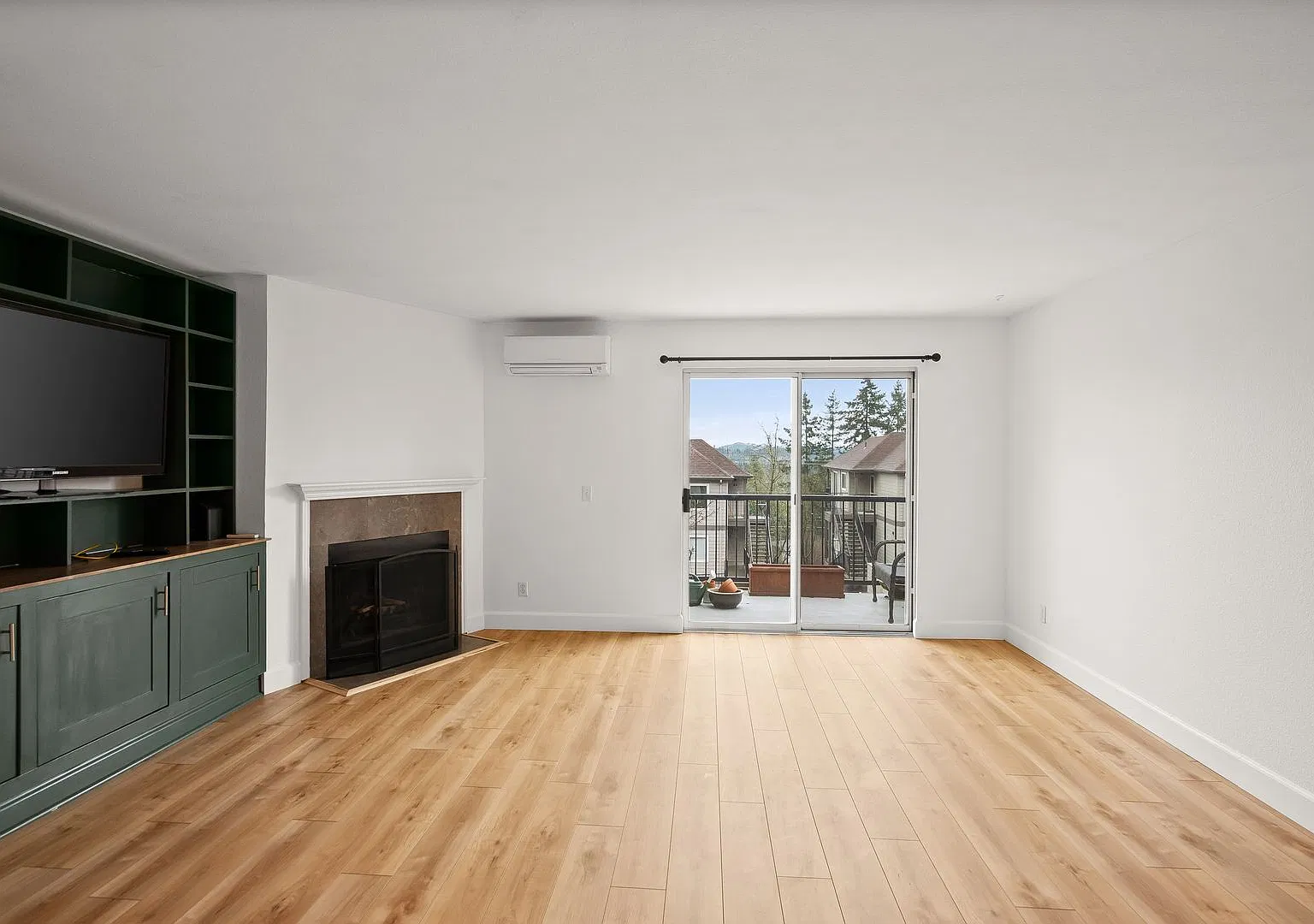 2 Bed/1.5 Townhome in West Linn w/ Garage — Photo 1