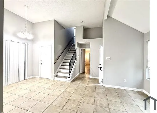 3 bed, 1223 sqft, $1,899 — Photo 2