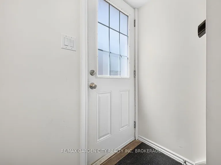 191 E 43rd St #LOWER — Photo 11