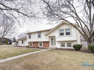 26654 Sheringham Rd, Perrysburg, OH 43551