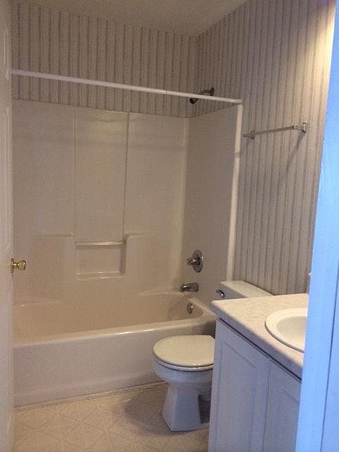 2nd Bathroom, opens into bedroom and hallway
