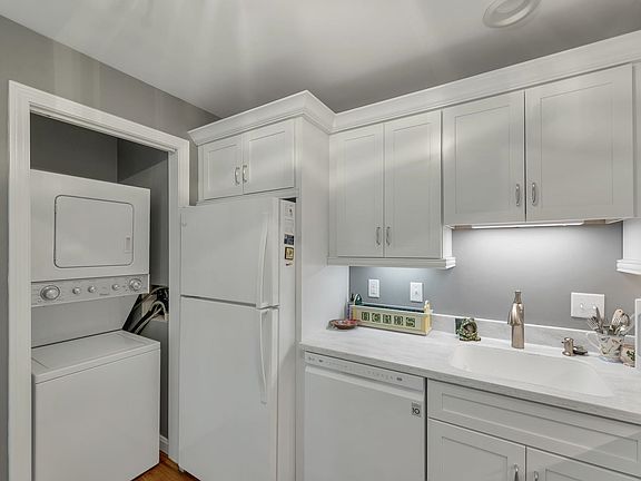 4th image of 332 Parkside Road #2