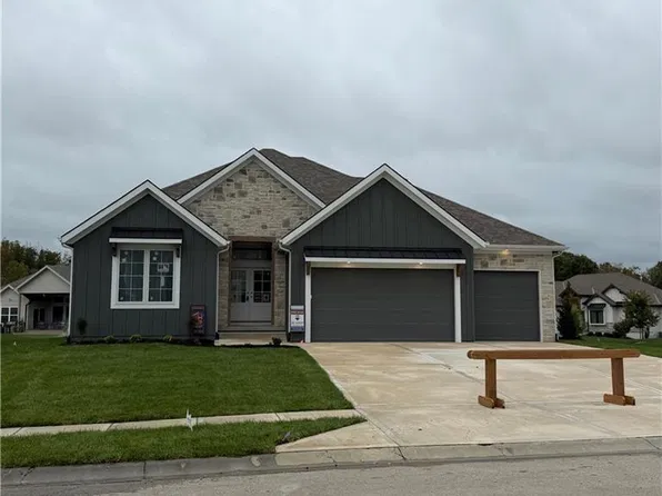 2304 Foxtail Dr, Kearney, MO 64060