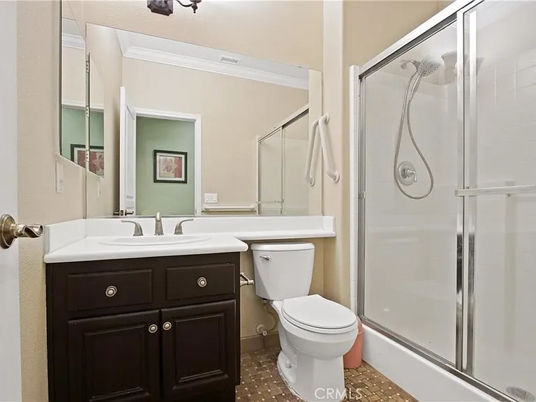 823 Canterbury Ln — Photo 16